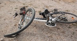Δύο νεκροί και τέσσερις τραυματίες ποδηλάτες είναι ο τραγικός απολογισμός. Η 65χρονη οδηγός τους "πήρε παραμάζωμα" όπως λέει ο τρα...