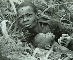 Foto Jutaan Anak Tewas Kelaparan Karena Perang Biafra [ www.BlogApaAja.com ]