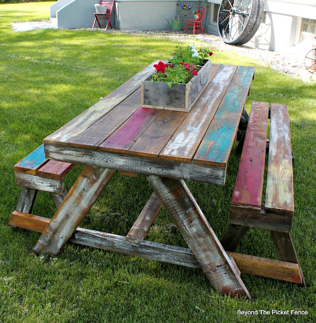 pallets, picnic table, reclaimed wood, salvaged, pallet furniture, DIY, chippy paint, cottage, http://bec4-beyondthepicketfence.blogspot.com/2016/06/pallet-picnic-table.html