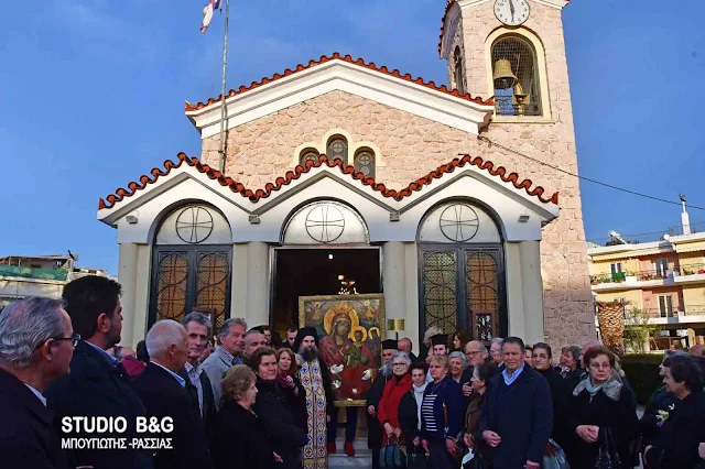 Στην Νέα Κίο Αργολίδας επέστρεψε η θαυματουργή εικόνα της Παναγίας της Τριχερούσας (βίντεο)