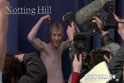 <img src="Notting Hill.jpg" alt="Notting Hill Spike berpose di depan wartawan">