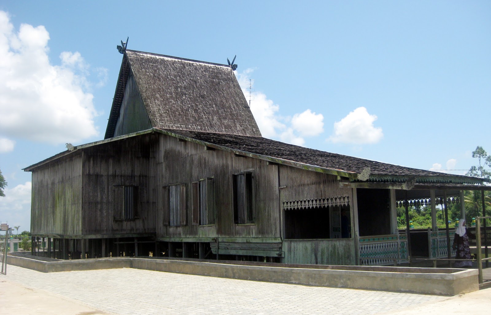 Rumah Adat 34 Provinsi di Indonesia - ALbantani