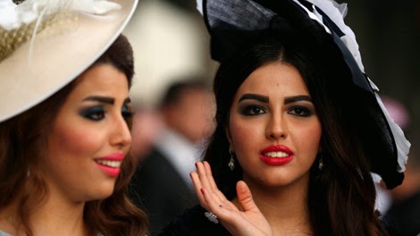 http://pictures4girls.blogspot.com/2014/04/beautiful-hats-in-dubai-world-cup_2.html