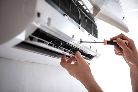 How Do Professional Technicians Take Care Of Air Conditioners?