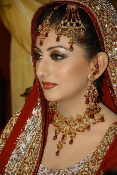 Indian WomenIndian North and South Bridal Makeup Tutorial and Bridal Wears