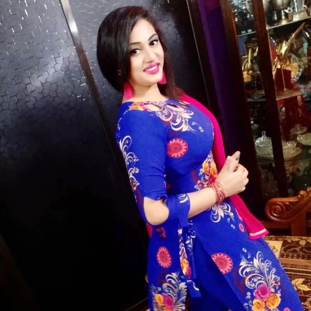 Bangladeshi Hot Film Actress And Model Saquiba Bintay Ali