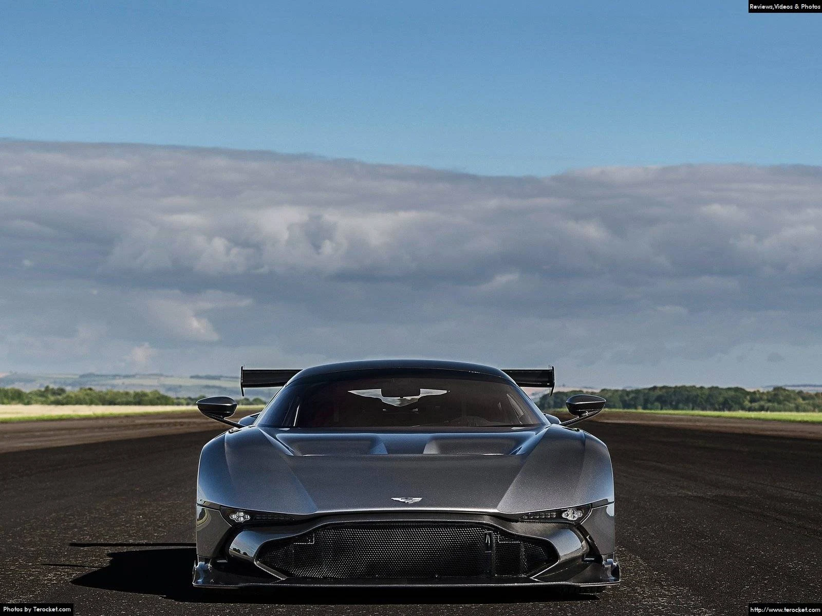 Hình ảnh xe ô tô Aston Martin Vulcan 2016 & nội ngoại thất