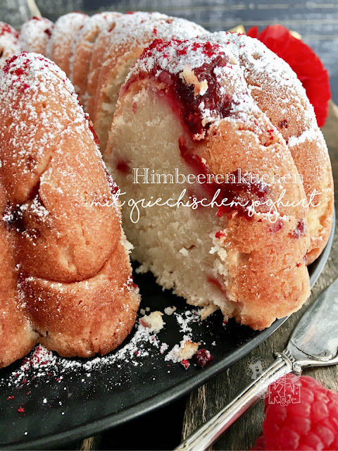 Bundt de frambuesas con yoghurt griego