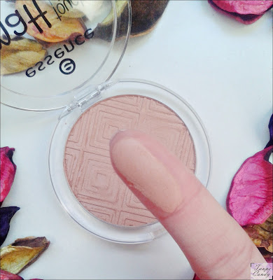 Essence matt touch blush