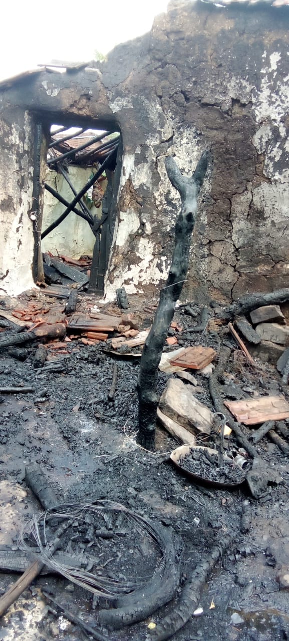 भीषण आग लगने से छिंदवाड़ा में हुआ गरीब का अन्न धन का बड़ा नुकसान