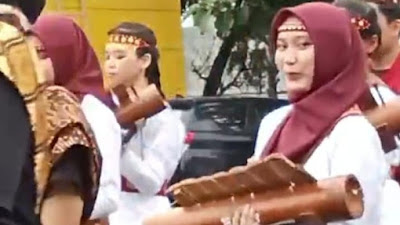 Pawai Budaya Diiringi Kendaraan Hias dan Marching Band Meriahkan HUT Lampung ke 60 tahun