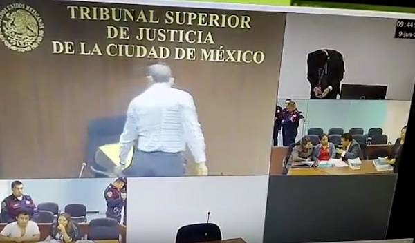 Suspenden a Juez por romper su silla, lo quería de piel fina