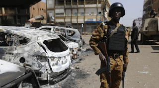 AFP: 10 killed in an attack on a military site in Burkina Faso  10 people, including five soldiers, were killed in an armed attack on a military unit in northern Burkina Faso on Sunday, AFP reported.  The agency quoted a security source as saying that armed terrorist groups targeted at dawn today the Gaskendi military unit in the Som region, leaving ten dead, including five soldiers, explaining that the rest of the victims were civilians.  For his part, a local source confirmed to the agency that four civilians were killed as a result of the attack.  The security source indicated that the attack resulted in the injury of a number of soldiers and tangible material damage.  Extremist Islamist groups linked to ISIS and Al-Qaeda carry out attacks from time to time in northern and eastern Burkina Faso, the total number of which has exceeded the threshold of two thousand people since 2015, and about two million others have been forced to leave their homes.  The new attack follows an incident in which 12 soldiers and four civilians were killed in Burkina Faso on April 8.  The Burkina Faso army has used citizens' anger over the government's handling of extremist groups to legitimize the coup during which the military overthrew President Roch Marc Christian Kabore last January.  The new leader, Paul-Henri Sanogo Damiba, pledged to prioritize controlling the security situation, but this situation remains fragile, with more than 100 people killed in a series of attacks in the African country during the past few weeks.  Source: "France Brush"