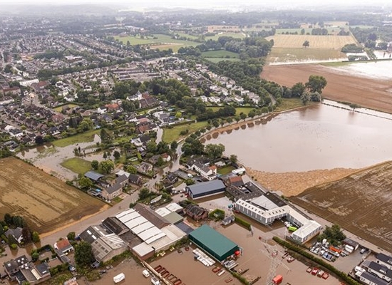 Watercrisis 2021 Meerssen Limburg gezien vanuit de lucht. Bron: www.waterschaplimburg.nl