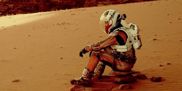 Mark Watney (Matt Damon) dalam salah satu adegan film The Martian 2015