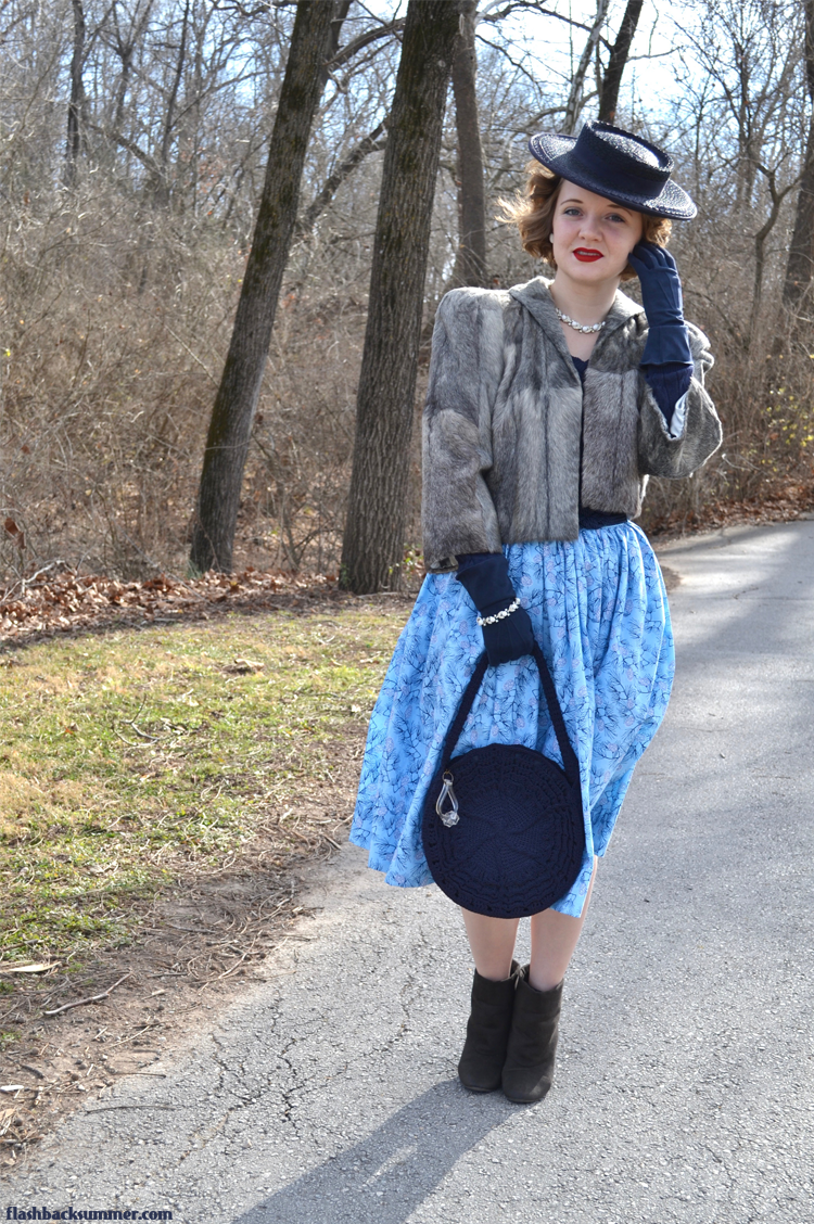 Flashback Summer: Winter Blues - 1940s vintage holiday outfit, fur jacket, tilt hat