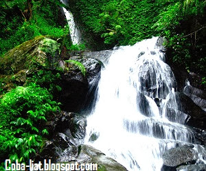 Pemandangan air terjun