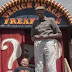 صورة :أطول وأقصر رجلين في أمريكا يظهران في عرض للغرائب  