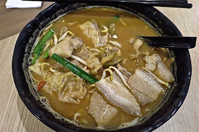TamJai SamGor (譚仔三哥), cod fish maw black pepper chicken