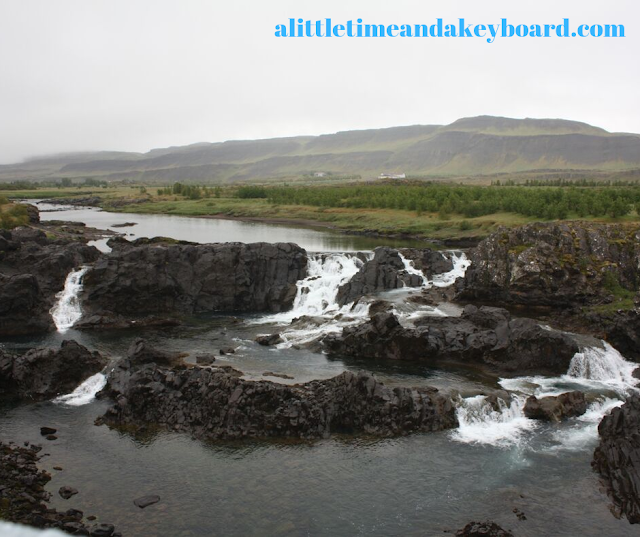 Glanni consists of several shelves of water cascading from a wide river.