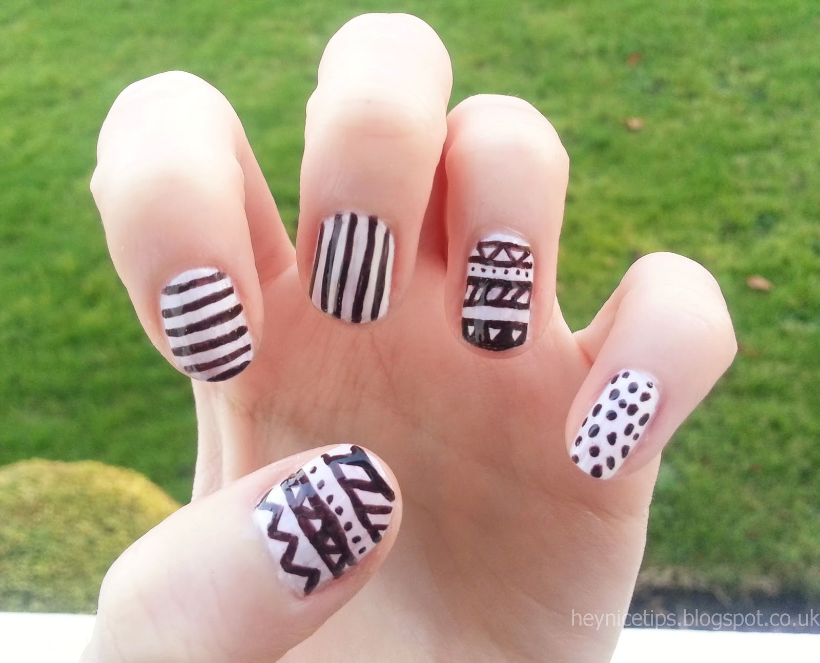 Hey, nice tips!: Monochrome Aztec, Spots & Stripes Nails