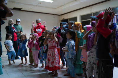 Sambut Ramadhan, Coca Cola Berbagi Kepada Komunitas Pemulung dan Keluarga Kurang Mampu