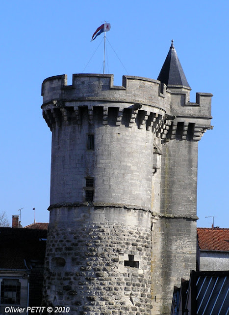 LIGNY-EN-BARROIS (55) - La Tour de Luxembourg