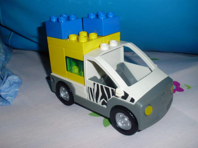 MOC LEGO Duplo carrinha de segurança