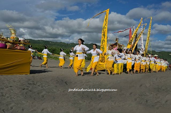 [http://FindWisata.blogspot.com] Mengenal Kebudayan Religi Umat Hindu Melaui Upacar Melasti 