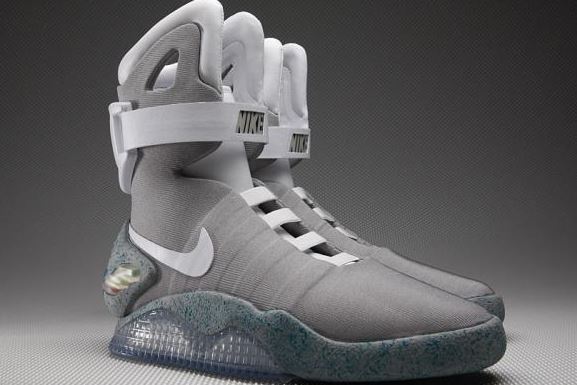 Sepatu Nike Mag