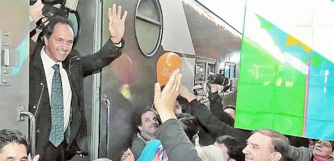 EN PLENO PARO, DOCENTE DIÓ CÁTEDRA DE COMO MANOSEAR GENTE EN EL TREN.