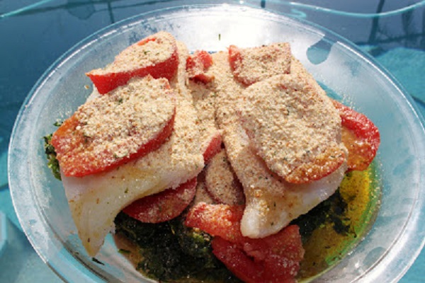 haddock with tomatoes and spinach topped with breadcrumbs