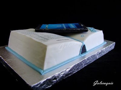 Tarta libro y tablet