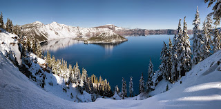 Panoramic view of Crater Lake in Crater Lake National Park, Oregon — WolfmanSF — CC-by-SA-3.0