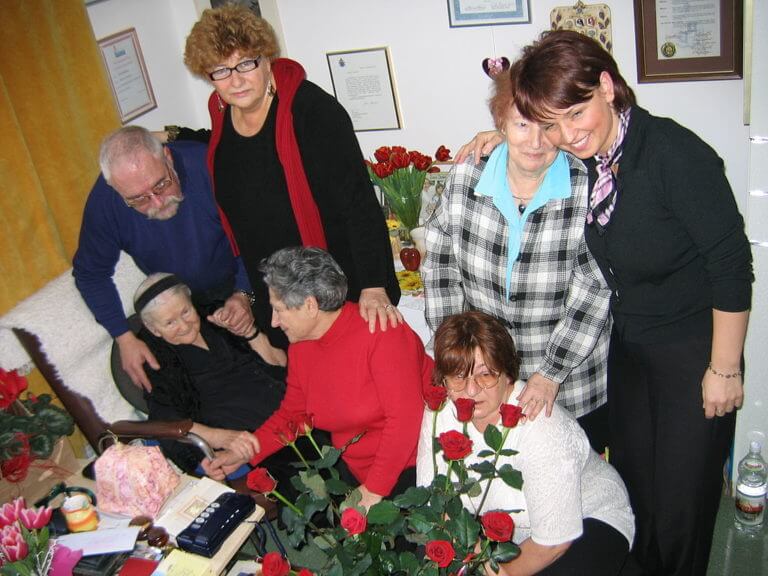 WWII Nurse Reunited With Some Of The 2,500 Jewish Kids She Saved From The Nazis