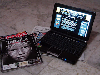 Ausu Eee PC 1000H Compared to Magazines and Newspapers