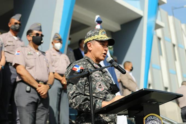 Eduardo Then advierte a policías no visitar lugares de "mala reputación"