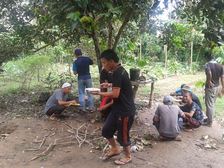 Hari-hari Indah di Kebun Durian bersama Anak-anak - My Diary