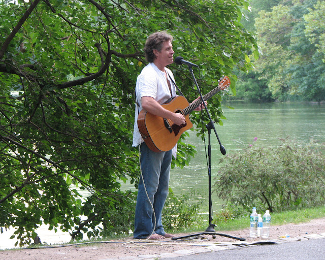 David Ippolito, that Guitar Man in Central Park