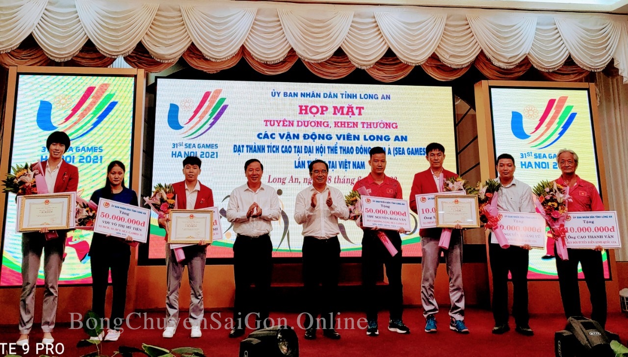 Thanh Thúy về Long An nhận bằng khen và tiền thưởng SEA Games 31