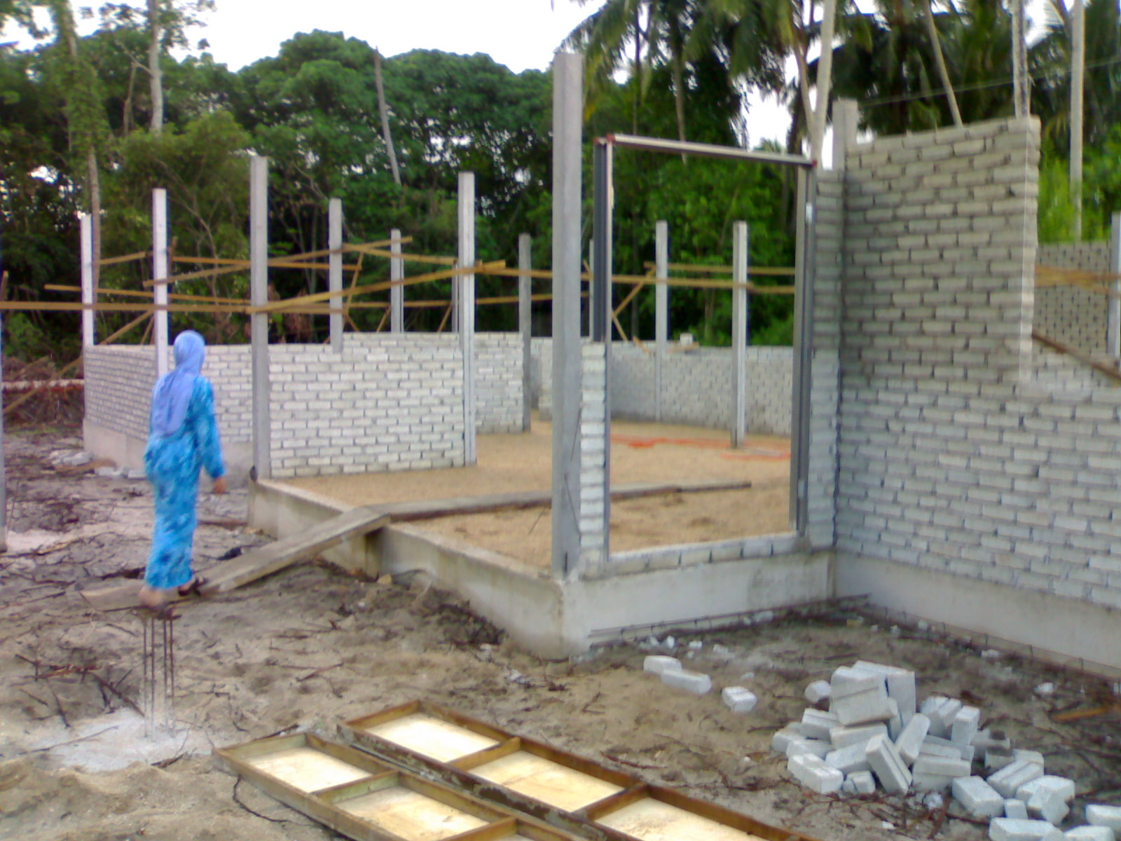 Kerja membina dinding Bina rumah  sendiri