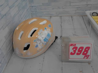 中古品　サイクルヘルメット　398円