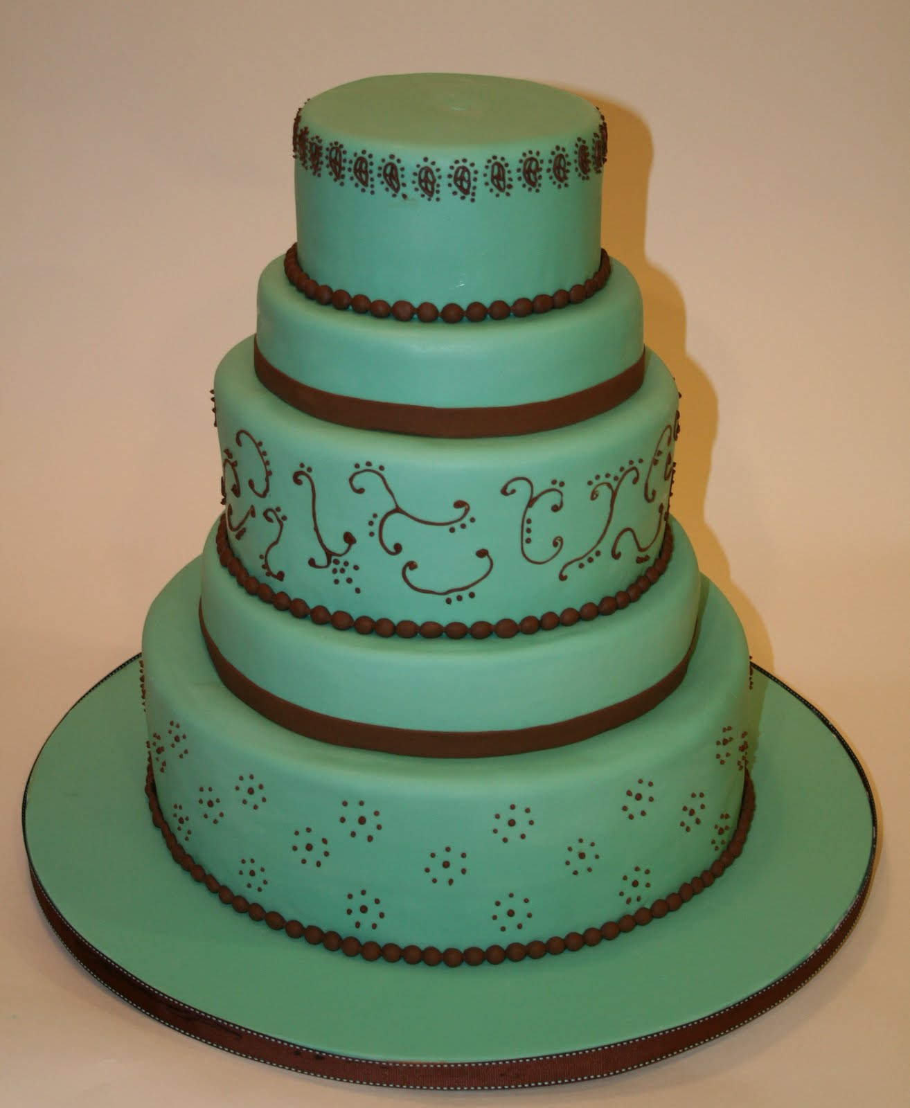 custom wedding cakes with