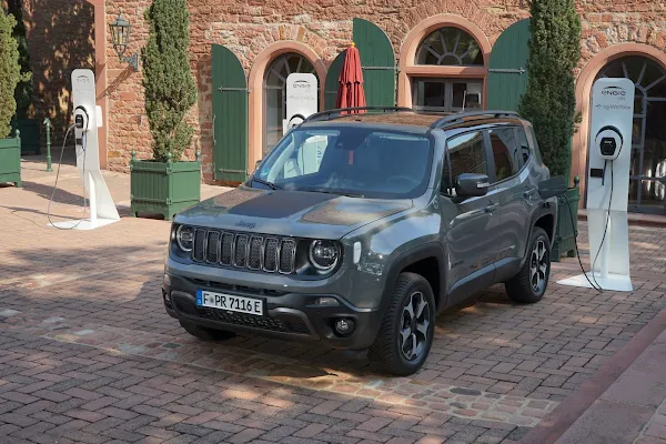 Jeep Renegade Trailhawk 4xe em testes na Europa