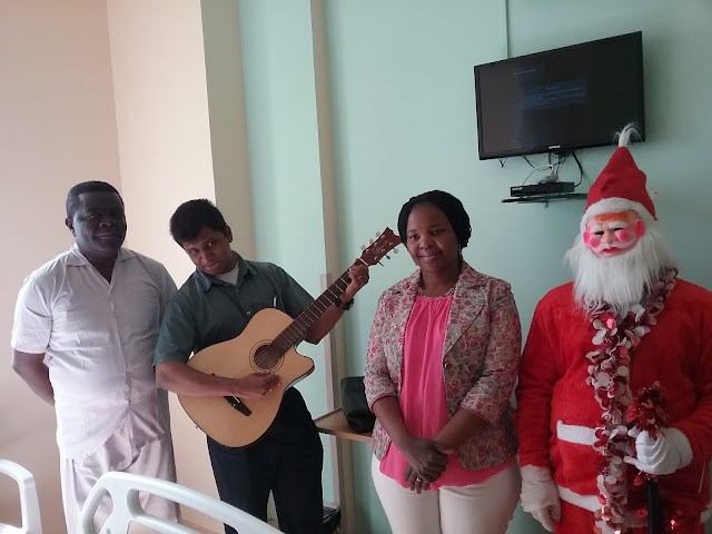 Santa makes Christmas memorable for patients & visitors at Fortis