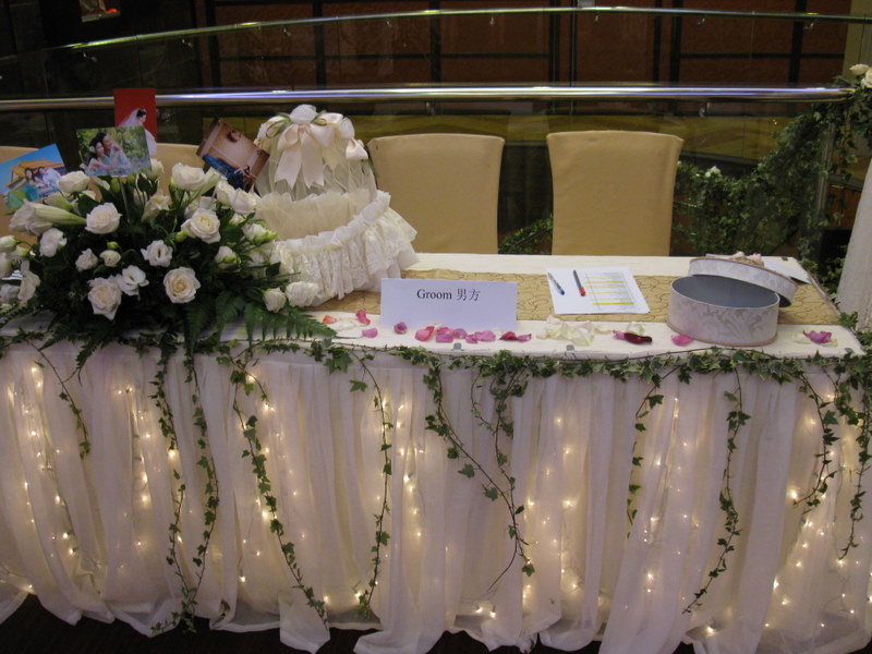A centerpiece in the reception table with the bride and groom wedding photos