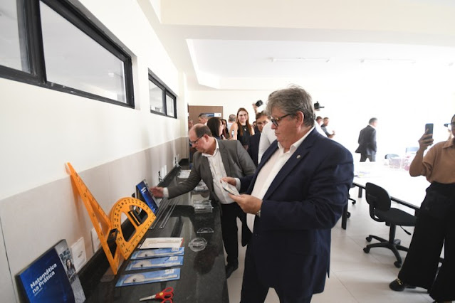 O governador João Azevêdo inaugurou o novo prédio da Escola Cidadã Integral Técnica Professor Raul Córdula, no bairro da Torre