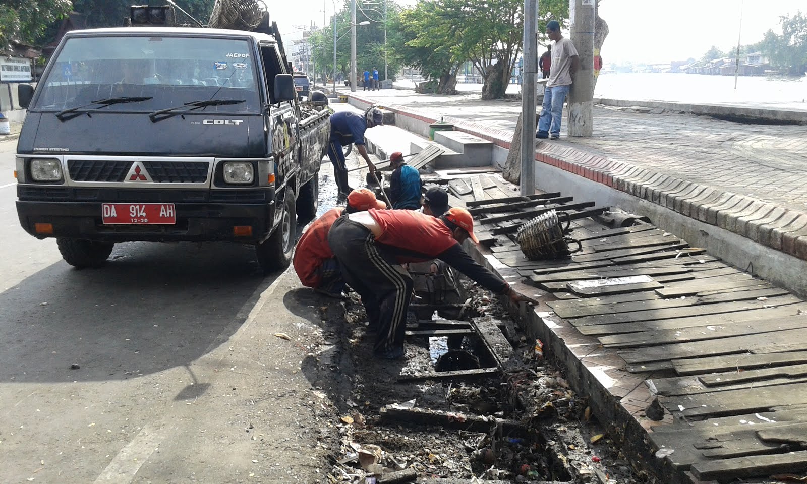 Grup 1 Kegiatan Pemeliharaan Rutin Drainase Jl RE 