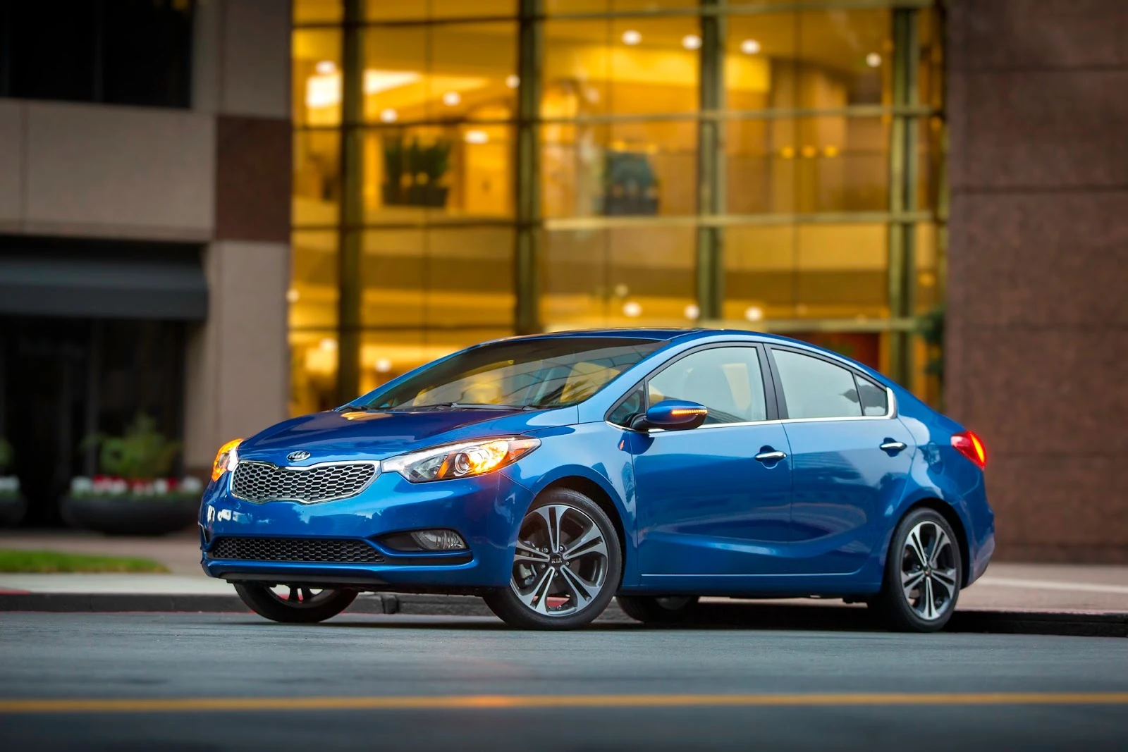 Kia Forte 2016 có vẻ ngoài sang trọng, gọn nhẹ