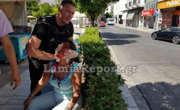 Λαμία: Χαρακώθηκε με ξυράφι στο κέντρο της πόλης - ΒΙΝΤΕΟ